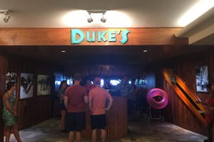 Having lunch at Duke’s in Waikiki