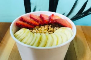 ドルフィンツアーのあとに行く海を感じる場所でアサイボウル！