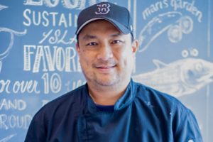 有名シェフによるアイランド・クイジーンに舌鼓！エンタメを聴く＆観る！サンセットクルーズで船上パーティ