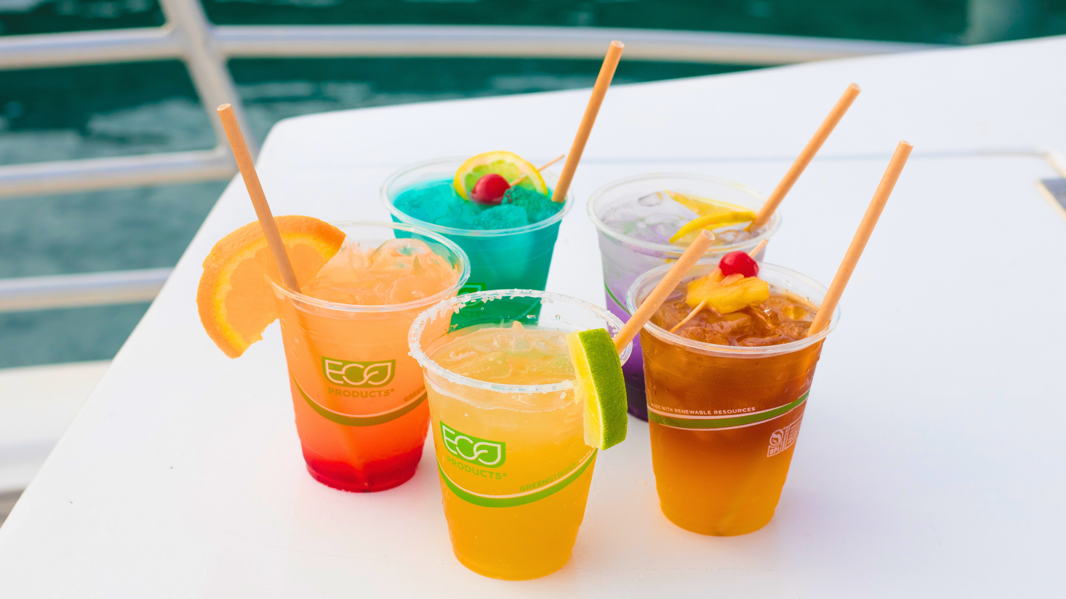 You are currently viewing Are Food and Drinks Allowed on Charter Boat Services in Oahu?