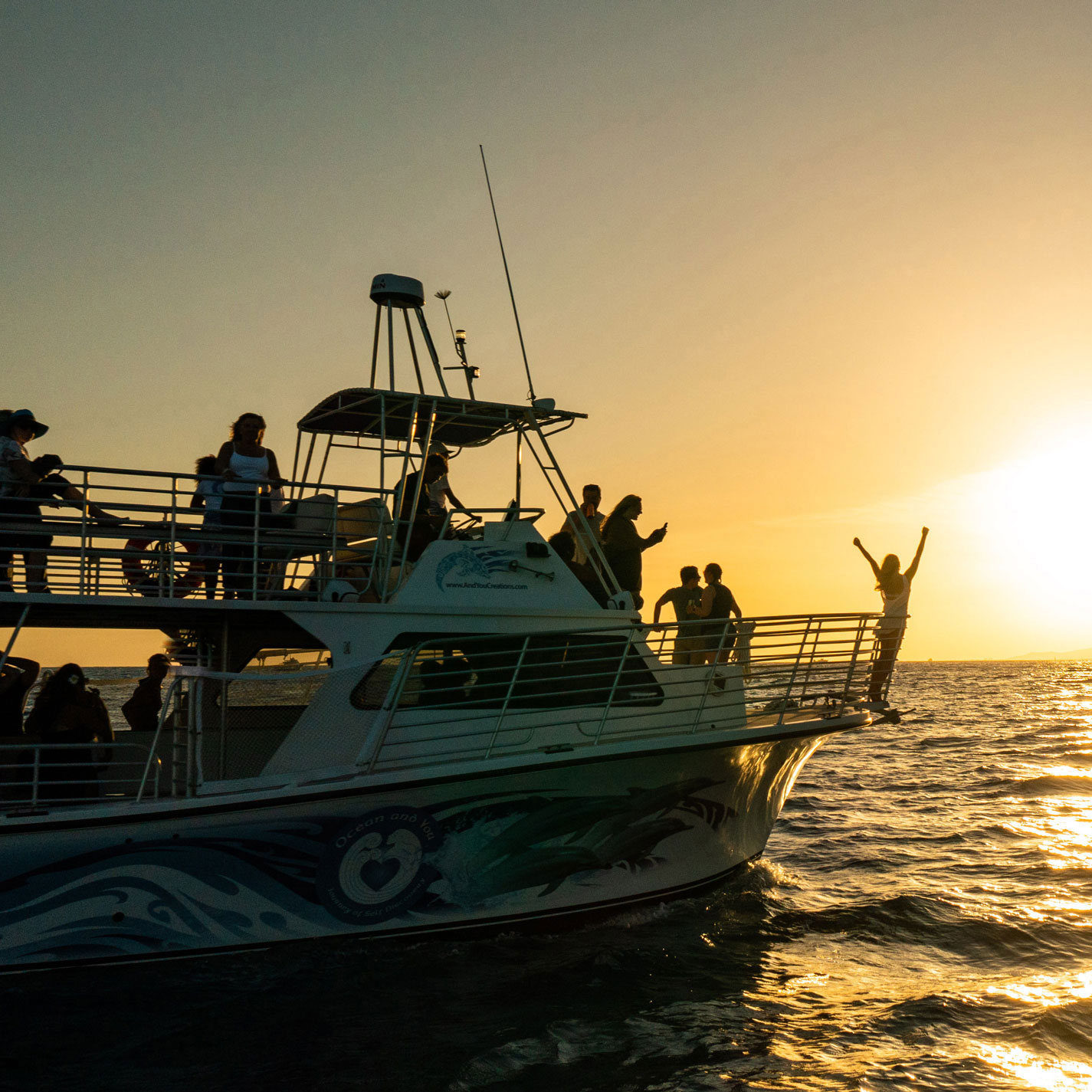Waikiki-Sunset-cruise_sq
